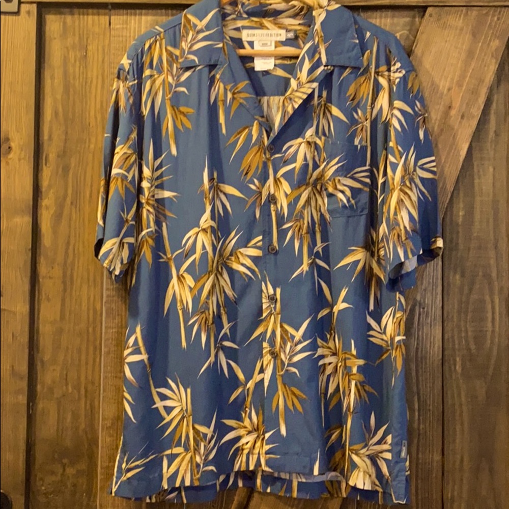 EUC Quicksilver Guys Bamboo Print Blue Button Down